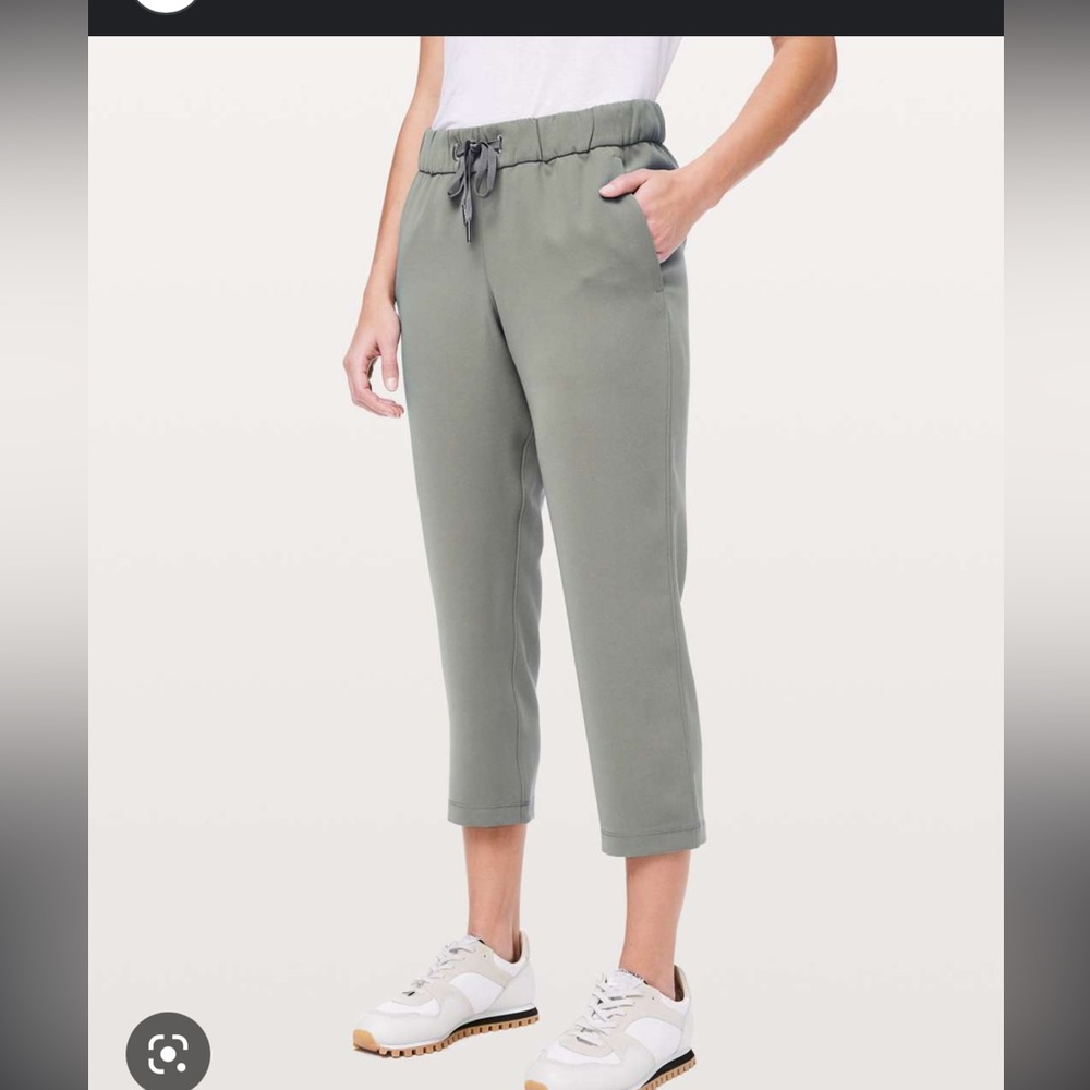 NWT Lululemon On the Fly Crop
